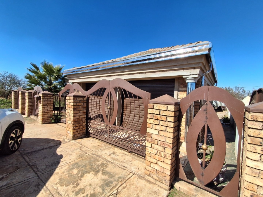 3 Bedroom Property for Sale in Ikageng North West
